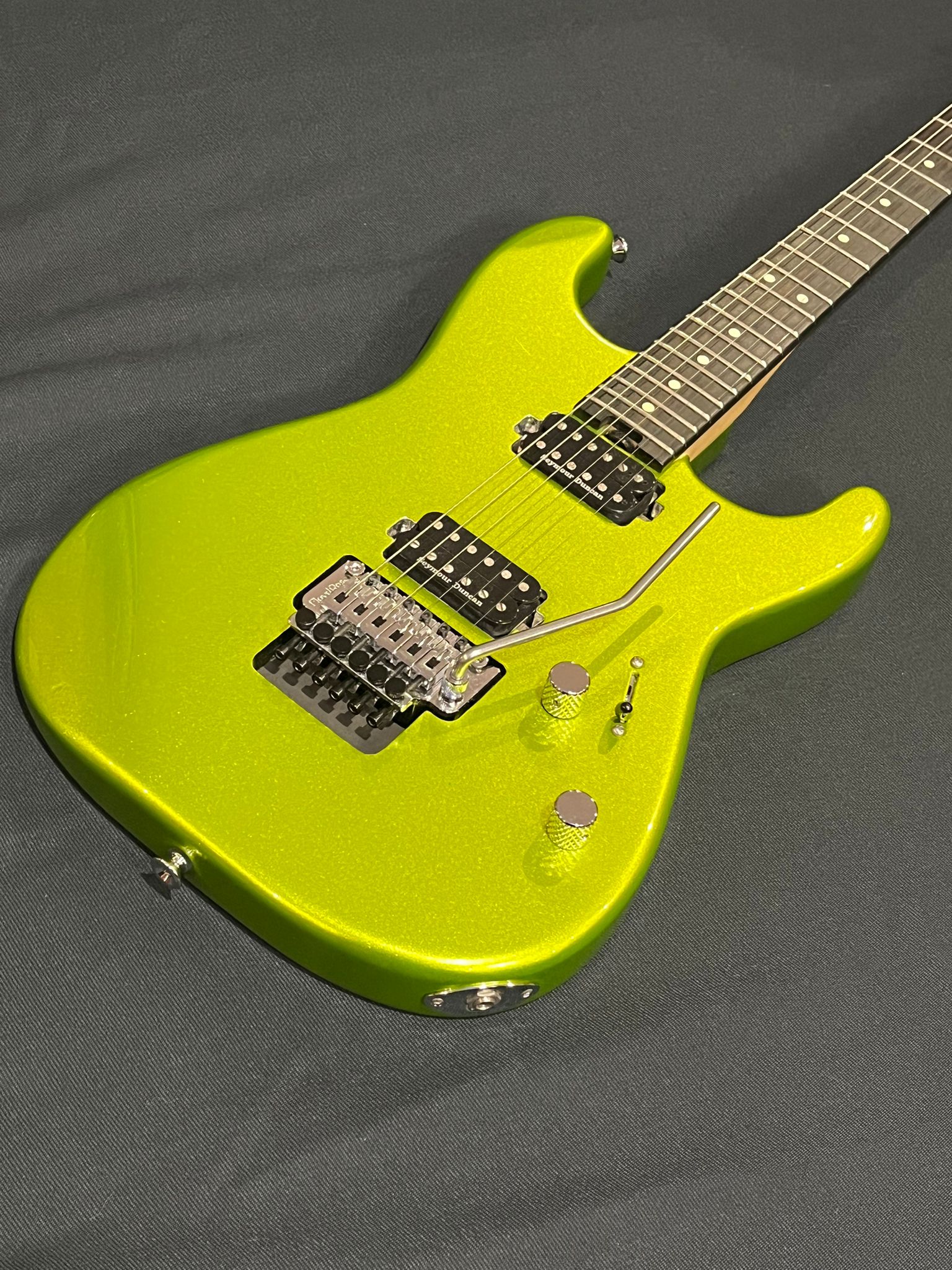 Chitarra elettrica Marca Charvel Modello San Dimas Pro Mod HH FR Lime Green Metallic usato 9/10 - immagine 2